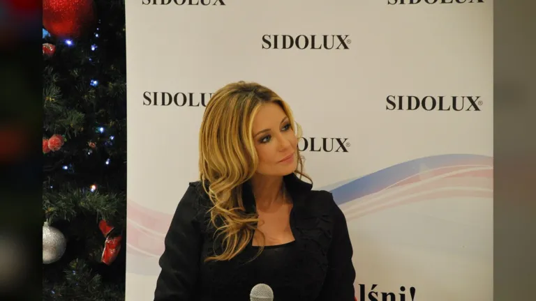 Małgorzata Rozenek reklamuje Sidolux w Manufakturze w Łodzi