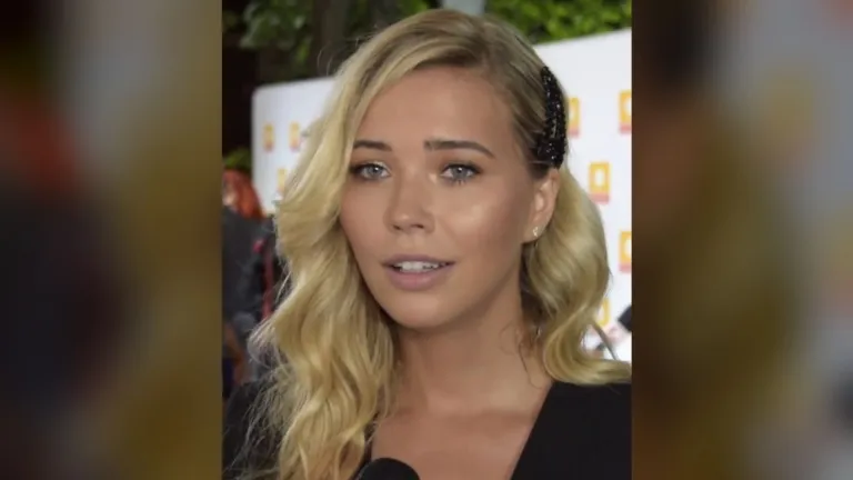 Sandra Kubicka podczas wywiadu na wydarzeniu medialnym.