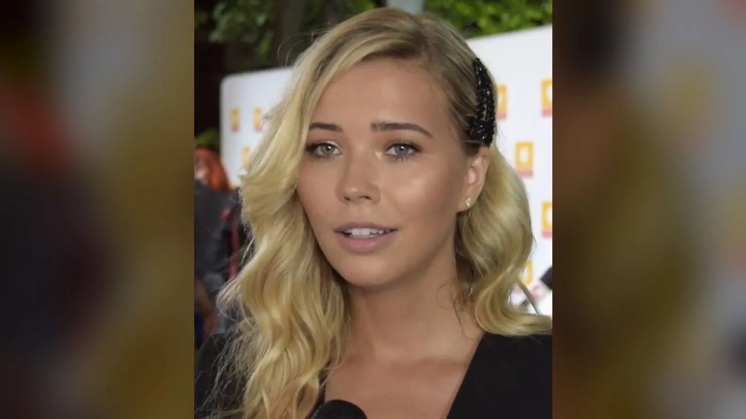 Sandra Kubicka podczas wywiadu na wydarzeniu medialnym.