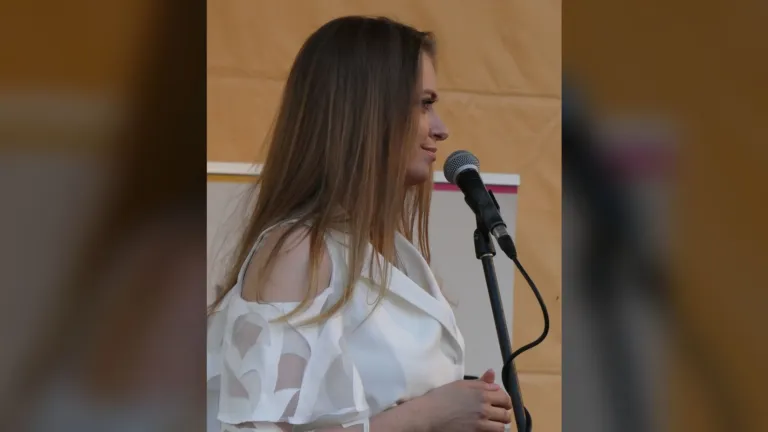 Sasha Strunin na Rynku Starego Miasta w Warszawie
